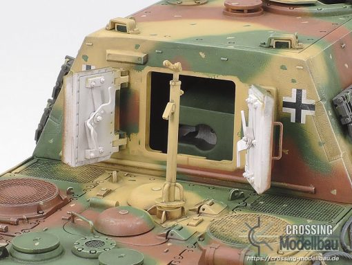 Tamiya 1:35 scale German Heavy Tank Destoryer JAGDTIGER Early Production - Image 10