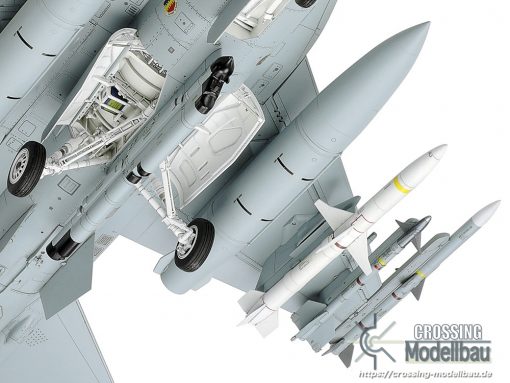Tamiya 1:32 scale LOCKHEED MARTIN F-16CJ [Block 50] Fighting Falcon - Image 12