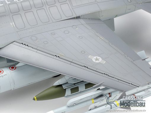 Tamiya 1:32 scale LOCKHEED MARTIN F-16CJ [Block 50] Fighting Falcon - Image 15