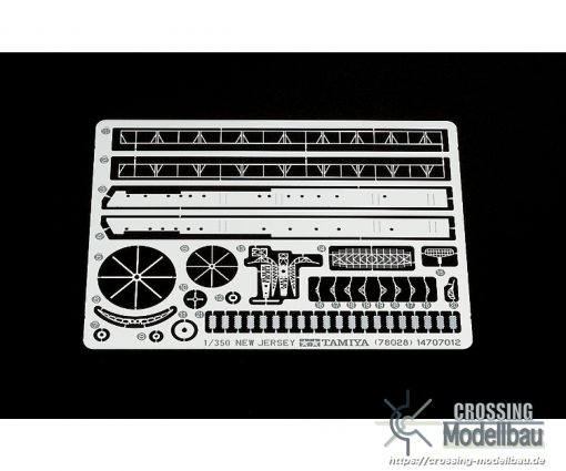 Tamiya 1:350 scale US Battleship BB-62 New Jersey (w/Detail Up Parts) - Image 5