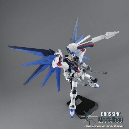 Bandai "Gundam Seed" MG 1:100 Freedom Gundam Ver.2.0 - Image 4